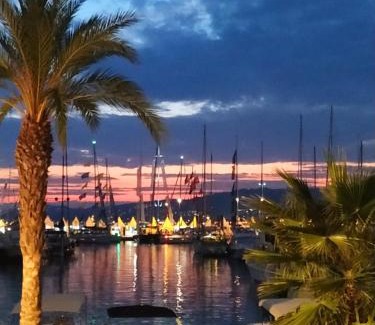 Golfe Juan Boat Rental | SUNSET YACHT ROOFTOP à GOLFE JUAN