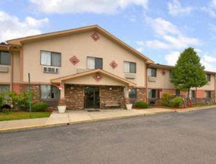 Sterling Heights Hotel | Super 8 by Wyndham Sterling Heights/Detroit Area