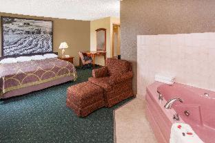 Anamosa Hotel | Super 8 by Wyndham Anamosa IA