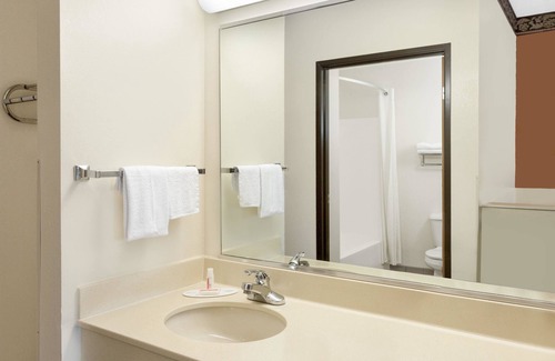 Athens Hotel | Super 8 by Wyndham Athens