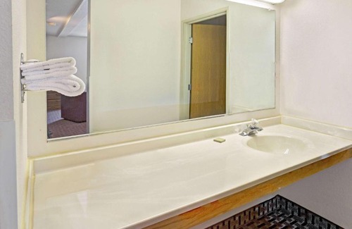 Canonsburg Hotel | Super 8 by Wyndham Canonsburg/Pittsburgh Area