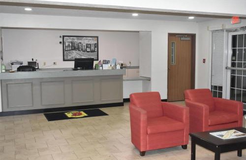 Carthage Hotel | Super 8 by Wyndham Carthage