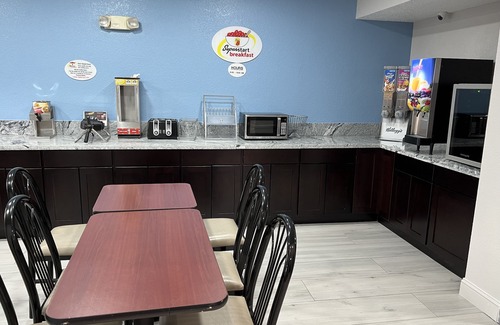 Clemmons Hotel | Super 8 by Wyndham Clemmons/Bermuda Run/Winston-Salem I-40