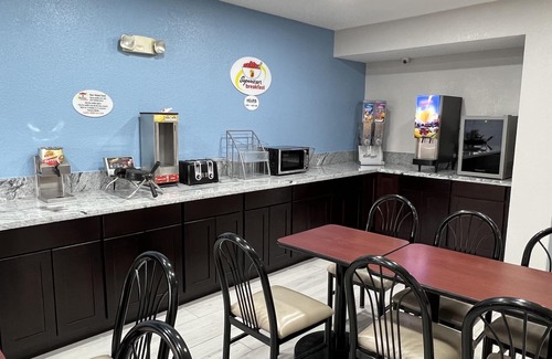 Clemmons Hotel | Super 8 by Wyndham Clemmons/Bermuda Run/Winston-Salem I-40