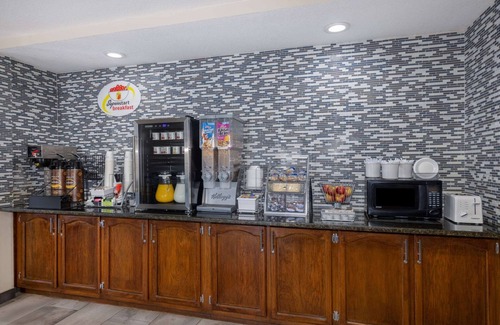 De Soto Hotel | Super 8 by Wyndham De Soto