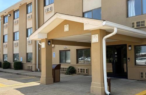 Evansville Hotel | Super 8 by Wyndham Evansville East