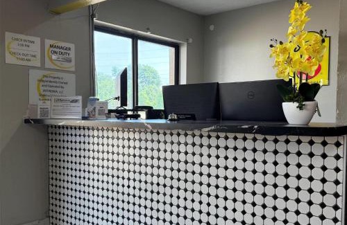 Evansville Hotel | Super 8 by Wyndham Evansville East