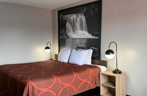 Evansville Hotel | Super 8 by Wyndham Evansville East