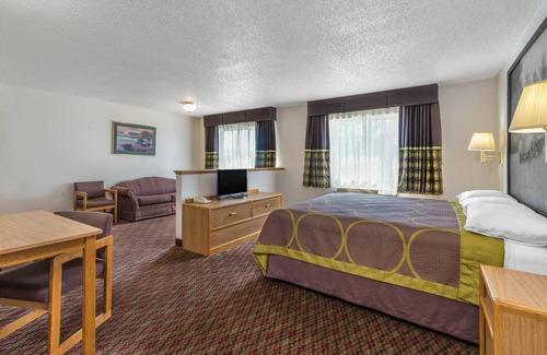 Fountain Hotel | Super 8 by Wyndham Fountain