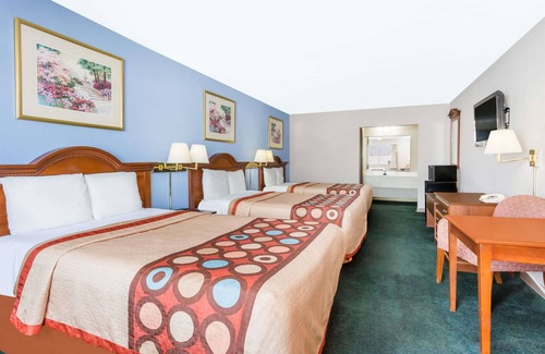 Greensboro Hotel | Super 8 by Wyndham Greensboro