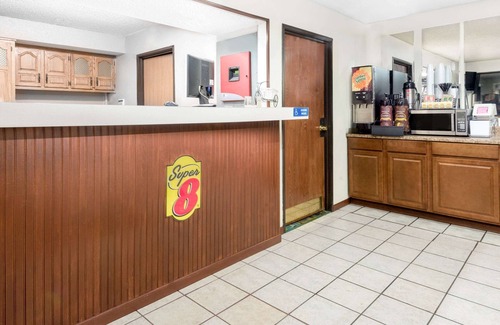 Kent Hotel | Super 8 by Wyndham Kent/Akron Area