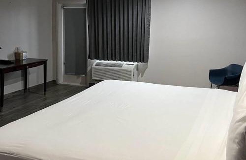 Mesa Hotel | Super 8 by Wyndham Mesa Downtown Near Convention Center