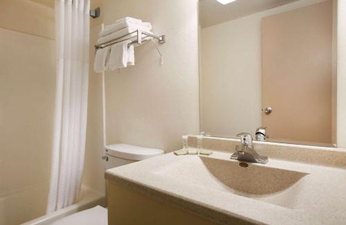 Williston Hotel | Super 8 by Wyndham Williston ND