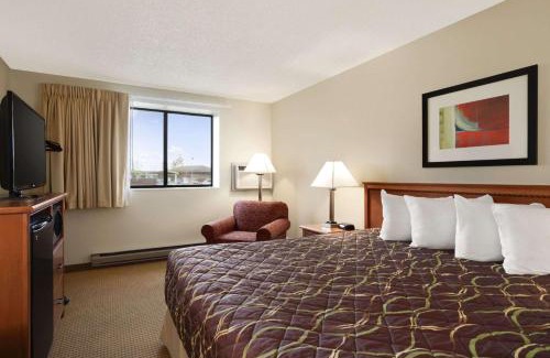 Williston Hotel | Super 8 by Wyndham Williston ND