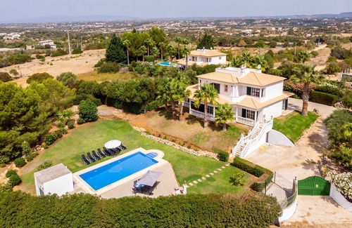 Silves Villa | Super Algarve Villa | 4 Bedrooms | Casa dos Sonhos | Pool Table | Private Pool.
