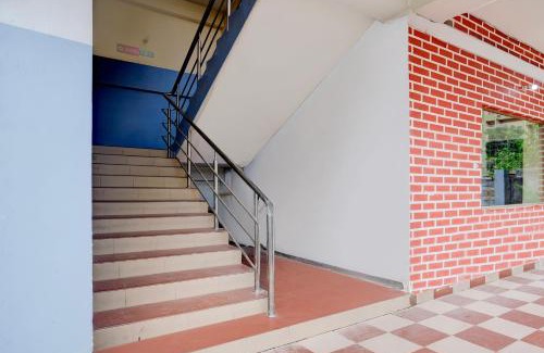 Sualkuchi Hotel | Super Collection O Last Gate Near Dispur Law College Formerly RR hotels