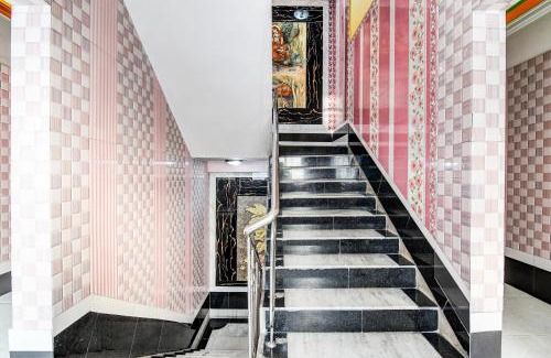 Kolkata Hotel | Super Collection O Raj Guest House Near Kolkata Airport