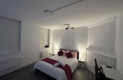 Weavers Apartment | Super double bedroom zone 1
