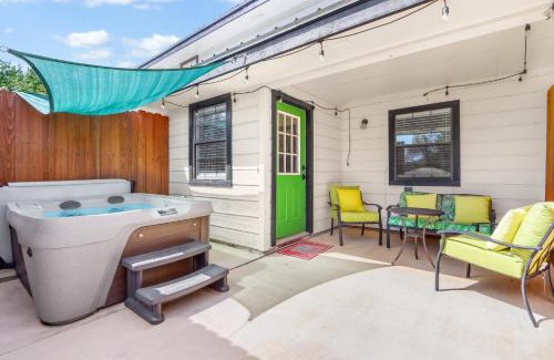 Canyon Lake House | Super Fans at Coddiwomple Cottages