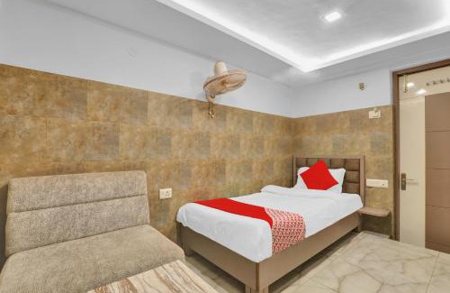 Gorakhpur Hotel | Super Hotel O Sada Shiv Guest House