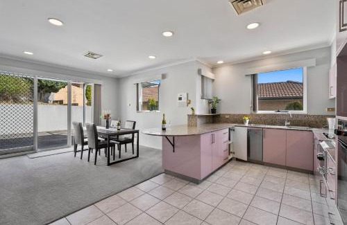 Sandy Bay House | Super nice house with sea view free parking
