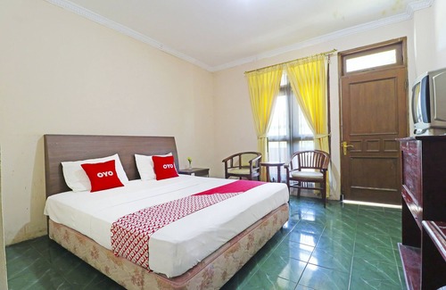 Sukabumi Hotel | Super OYO 90382 Hotel Sarah Sukabumi