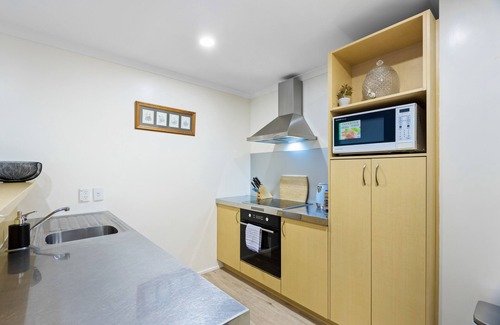 Eden Terrace Apartment | Superb 2BR Aprt in Central City - Wifi