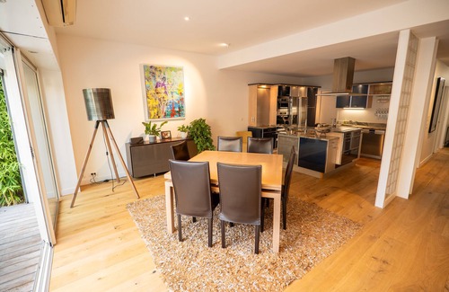 Talence House | Superb architect-designed house with pool, spa and air-conditioning (5 bedrooms), very quiet location