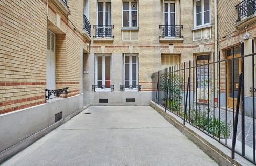 Grenelle Apartment | Superb Eiffel Tower Terrace Apartment