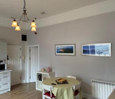 Ballsbridge Apartment | Superb Location 3 MIN TO RDS, AVIVA, D4 2 BED APARTMENT