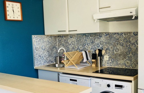 Begles Apartment | Superb renovated T2 of 45m2, swimming pool and enclosed parking, Tram C nearby