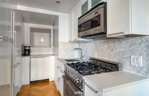 Upper East Side Apartment | Superb UES 2BR w/Gym & Elevator, close to Central Park, by Blueground