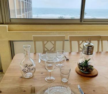 La Cote Radieuse Apartment | Superbe appartement face à la mer avec parking privatif