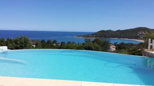 Favone Villa | Superbe villa vue mer avec piscine a debordement