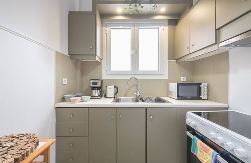 Ampelokipoi Apartment | Supreme Suite with balcony by Cloudkeys