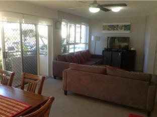 Maroochydore Apartment | Surfcomber on the Beach