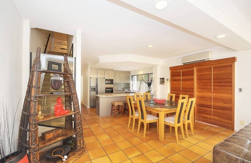 Surfers Paradise Villa | Surfers Reflections Amazing views from your spa!