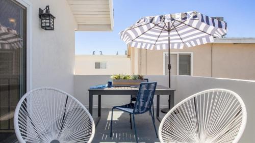 West Newport Apartment | Surfrider II by AvantStay Walk to the Beach Balcony