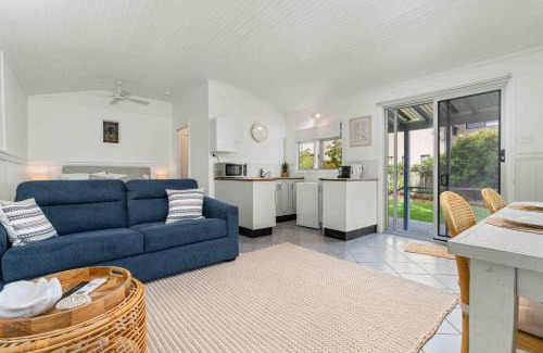 Culburra Beach Apartment | Surfrider Studio - Pet Friendly - 1 Night Stays!