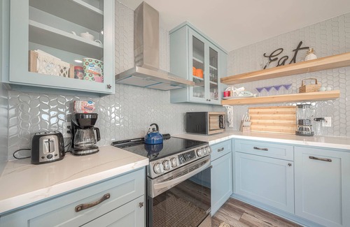 Surfside Beach House | Surfside Beachfront Dream. On sand!Family Reunion and Pet friendly