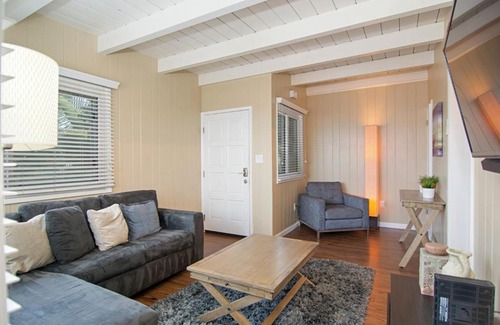 Middletown Apartment | Surreal Sunsets in Mission Hills Apartment