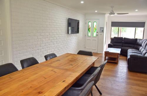 South West Rocks House | Sutts Retreat - Bring your own linen.