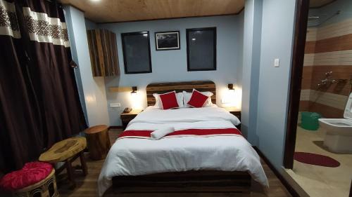 Darjeeling Hotel | SVR INN