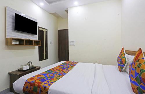 Delhi Hotel | Swastik residency Laxmi Nagar by Twamev