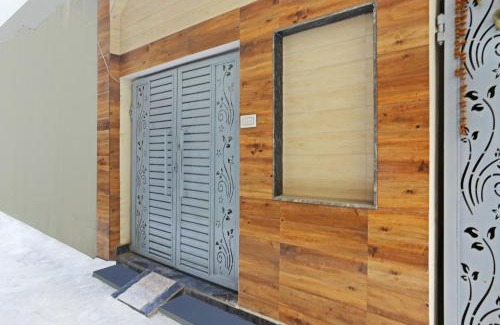 Delhi Hotel | Swastik residency Laxmi Nagar by Twamev