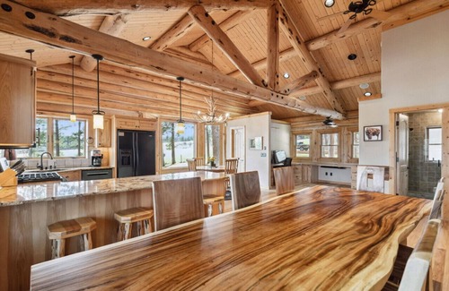 Victor Cabin | Sweathouse Creek Lodge