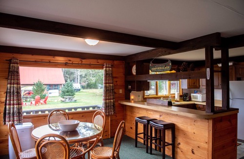 Stony Creek Cabin | Sweet Chalet by the Lake!