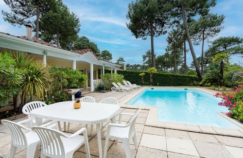 Lacanau-Ocean Ski Chalet | Swimming pool villa for 8 in Lacanau