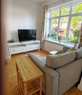 Sutton Cross House | Swords Entire Cozy home 5 mins from Airport