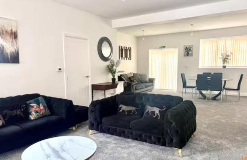Leicester Apartment | Syster Properties Leicester LE3 Stay with Free Parking Peaceful Area at Sangha walk